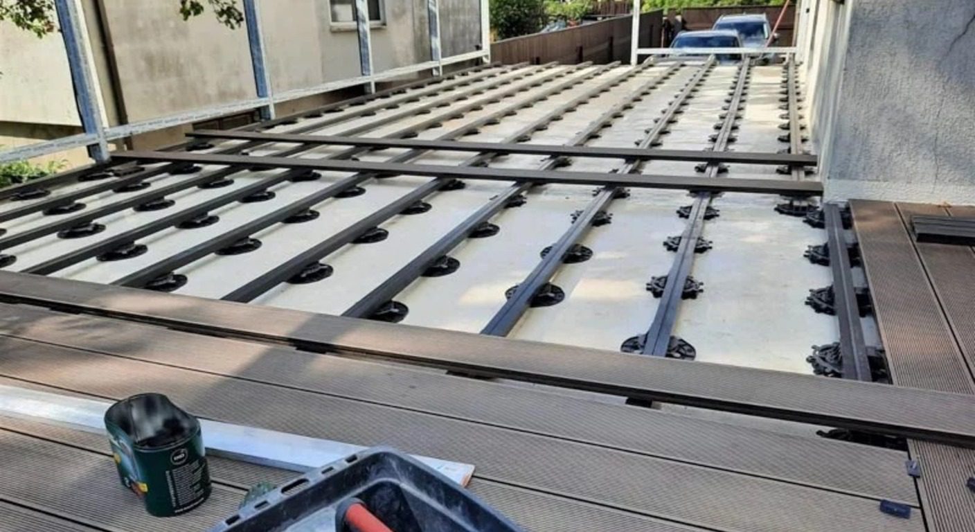 Adjustable deck