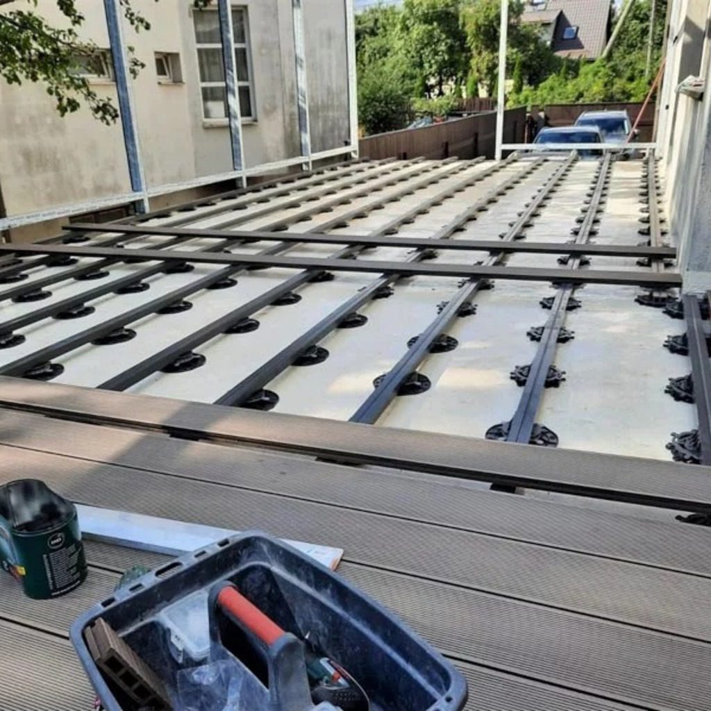 Adjustable wood deck 2